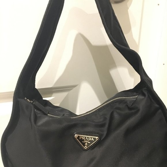 Authentic Vintage Prada Nylon Bag - Picture 3 of 14